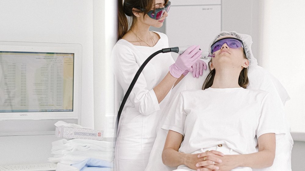 Atendimento em sala de clínica de estética