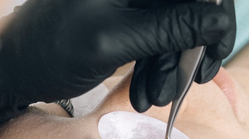 Aplicação de cílios fio a fio