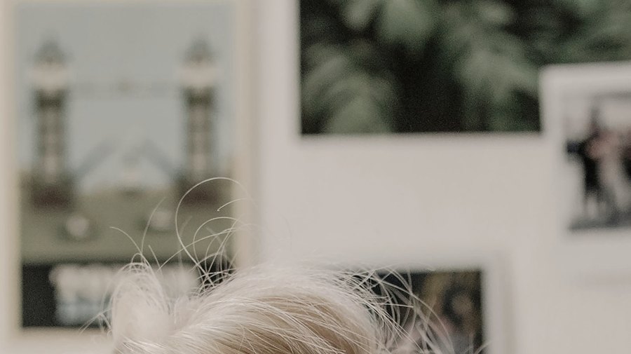 Penteado elegante finalizado em cabelo longo