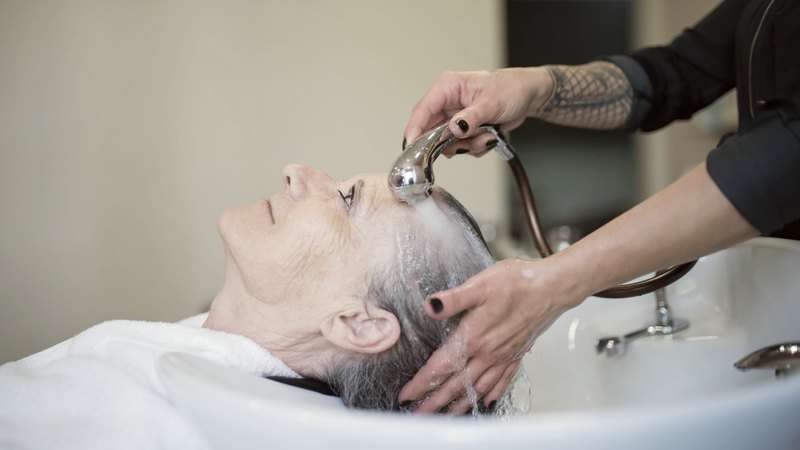 Tratamento de recuperação aplicado no cabelo